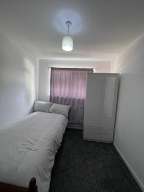 7 Venus Road Room 1